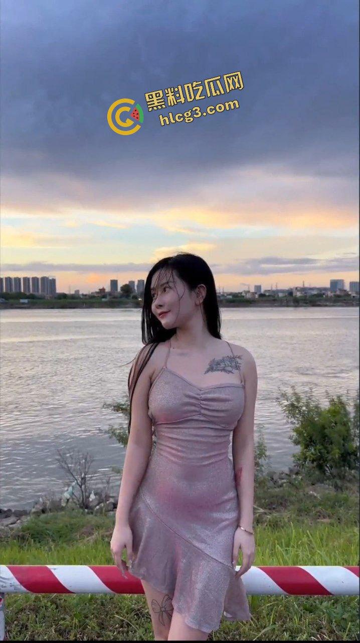 广州顶级外围反差婊『晴晴』05年胯下母狗 各种情趣啪啪合集 电影院多场景 撸点爆满!-4