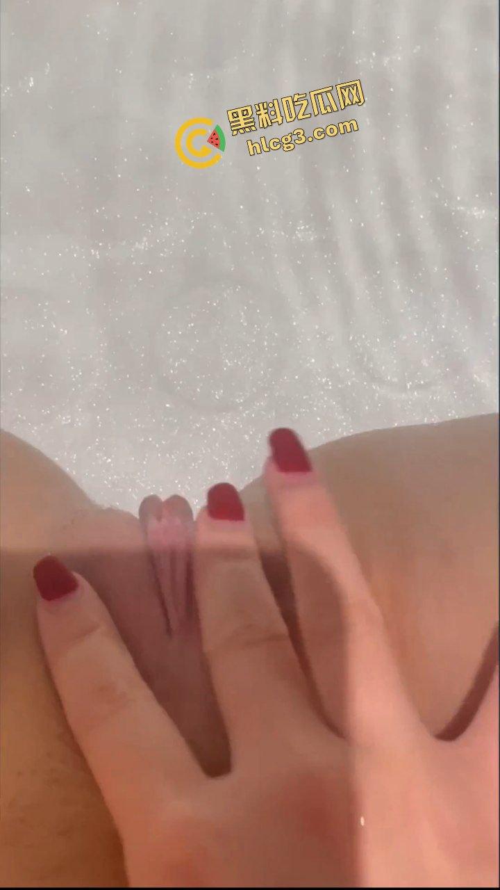 广州顶级外围反差婊『晴晴』05年胯下母狗 各种情趣啪啪合集 电影院多场景 撸点爆满!-5