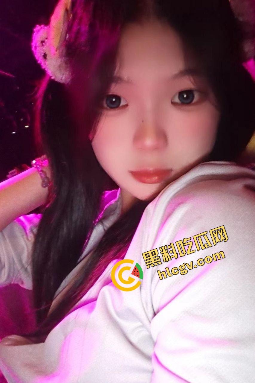 江西艺术职业学院小骚货【林舟漪】大一就在酒吧乱混 和混混开房做爱！独家曝光流出！-3