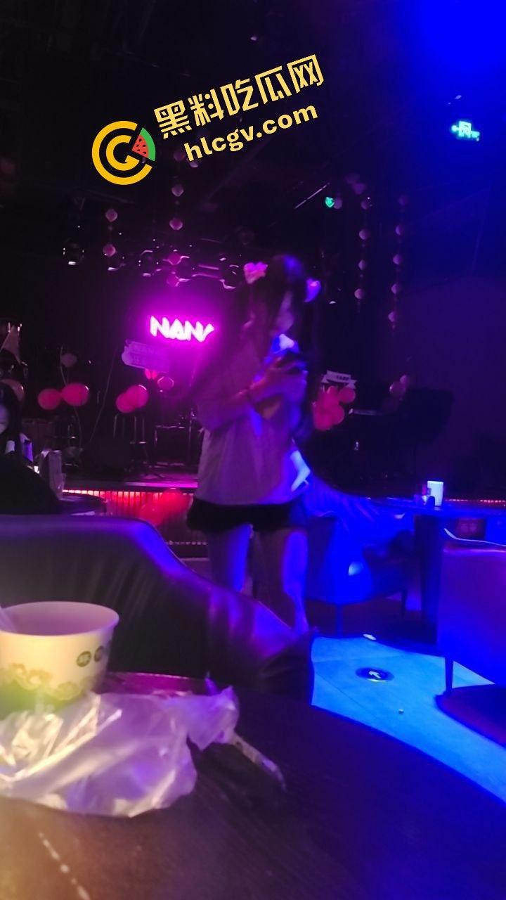 江西艺术职业学院小骚货【林舟漪】大一就在酒吧乱混 和混混开房做爱！独家曝光流出！-4