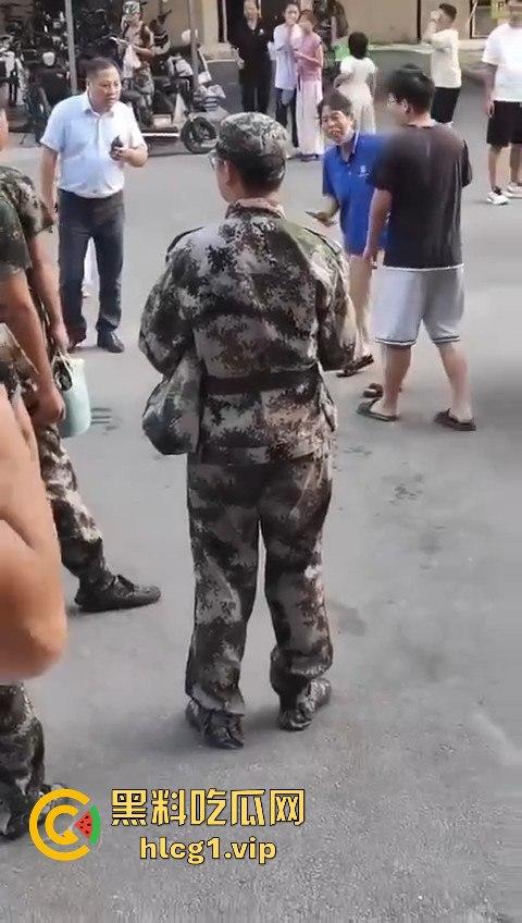 军训压力大?河南大学软件学院大三生宿舍爆发持刀大战,宿舍变修罗场!-6