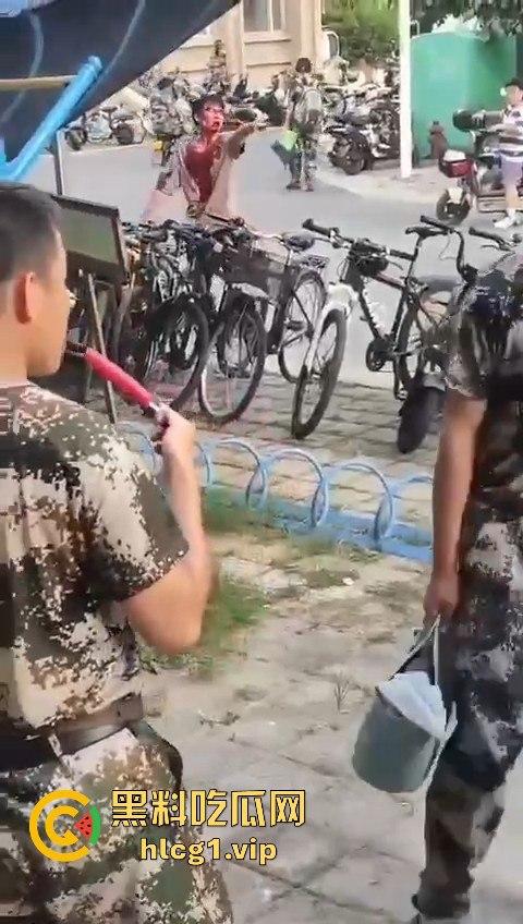 军训压力大?河南大学软件学院大三生宿舍爆发持刀大战,宿舍变修罗场!-8