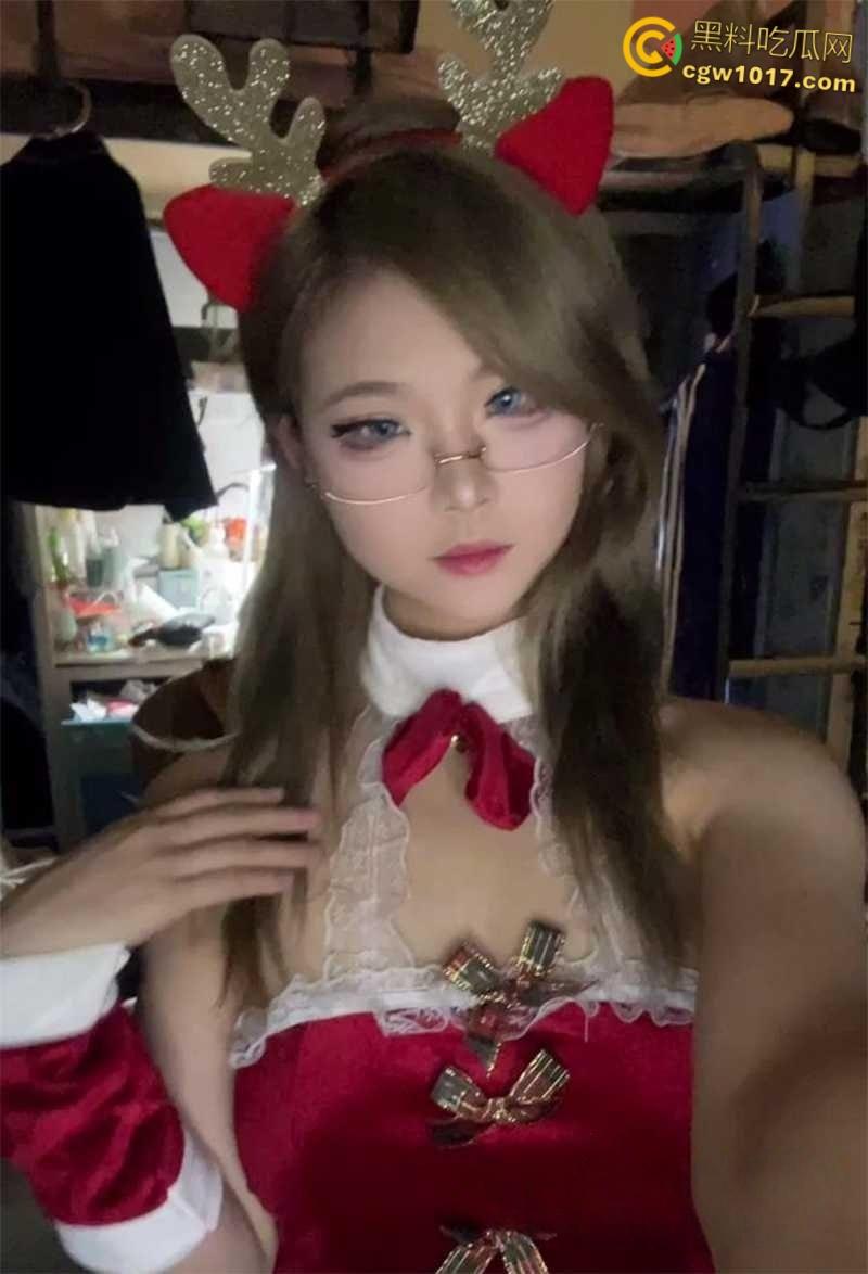 清纯学妹网黄【超级困】，顶级稚感神颜尤物，白衬黑丝摇奶狂舞，全裸漏乳掰穴挑逗，淫骚抠弄自慰狂摇 ！-1