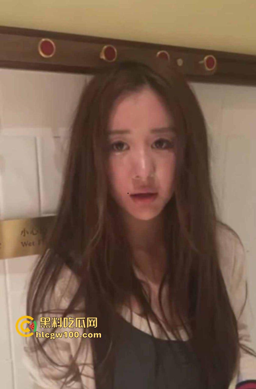 成都抖音网红【恩伊】造谣不成被暴揍,卫生间被当事人按头修理,下跪认错全程狼狈,脸丢得比裤子还快!-10
