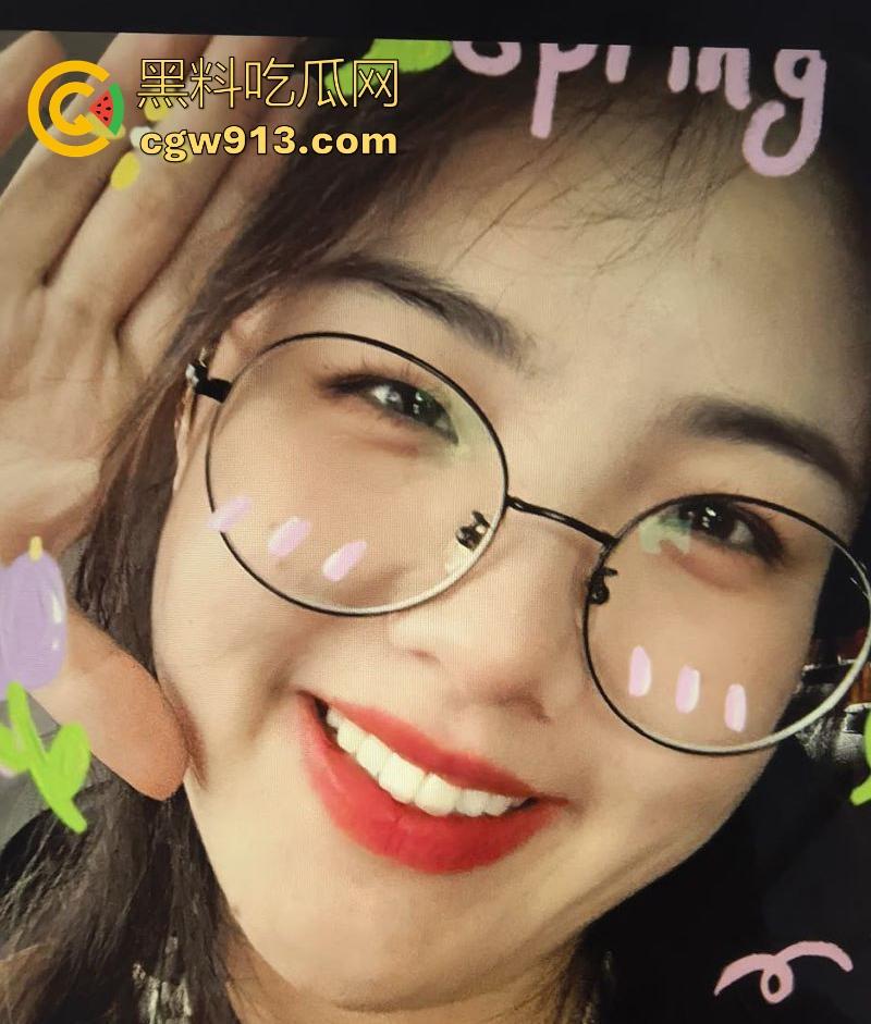 兰州大学极品学妹【林艺菲】化身乖母狗被男友调教,道具挑逗狼牙棒打桩后入,淫荡模样与清纯长相天差地别!-1