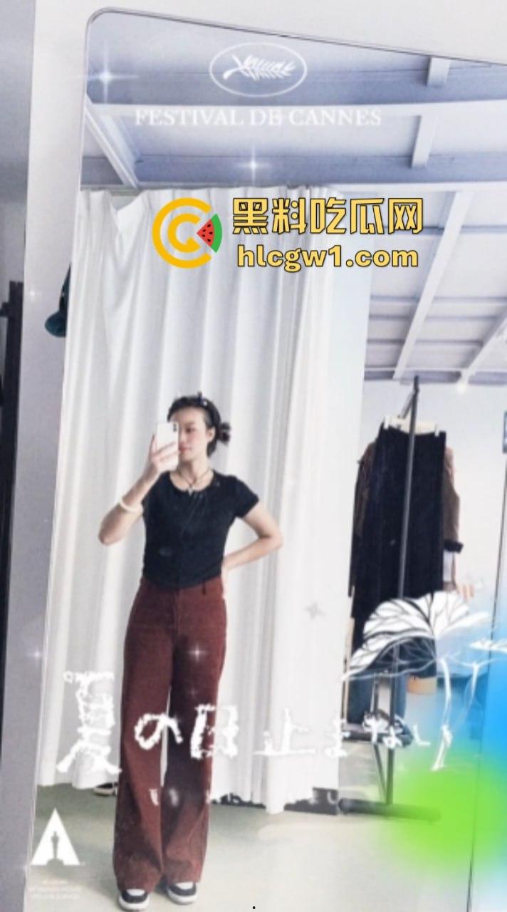 独家曝光！快手福利主播【胸照样凶】表面直播擦边 私底下粉丝付费一对一来者不拒 直接开会议视频裸聊自慰抠逼！-5