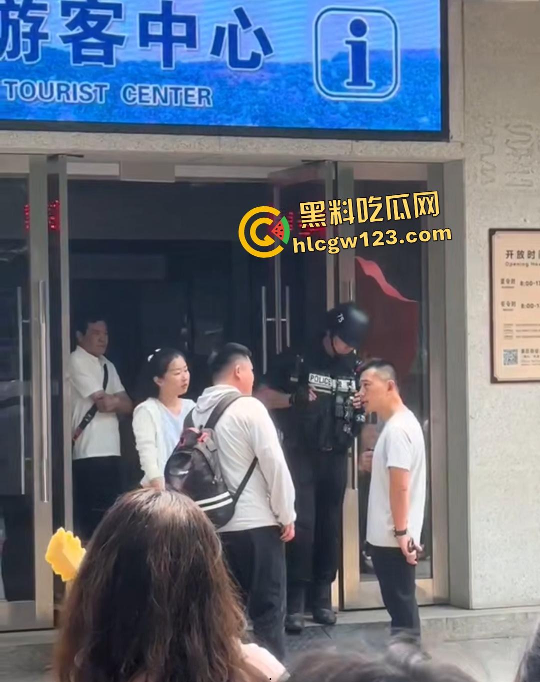 钟山景区“公主病”闹剧！女子携老公电动车硬闯禁区，保安被逼当众道歉！-8