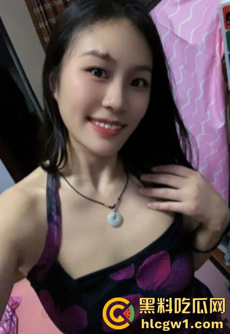 独家曝光！快手福利主播【胸照样凶】表面直播擦边 私底下粉丝付费一对一来者不拒 直接开会议视频裸聊自慰抠逼！-13