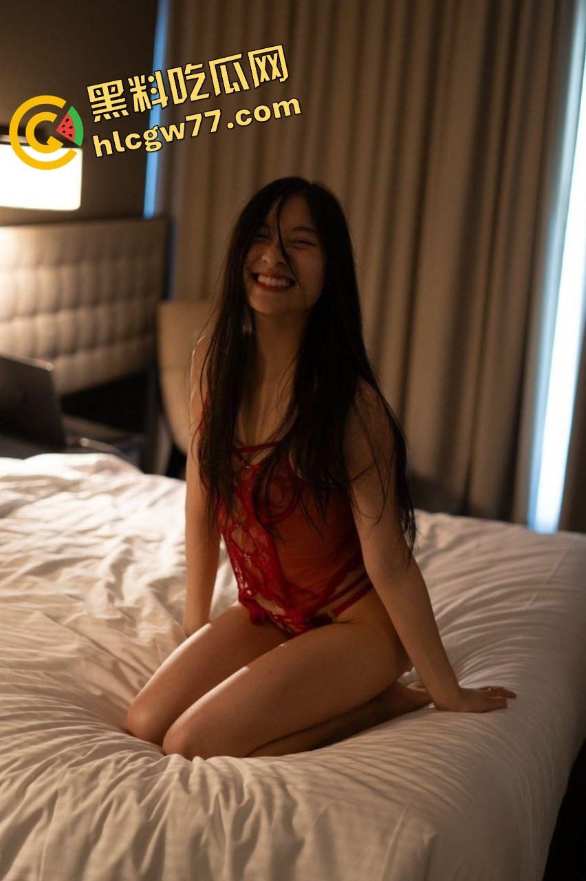 敏感体质黑丝水娃狂嗲叫！一插就高潮喷水，骑乘后入口交样样精通，内裤套头当骚鸡！-1