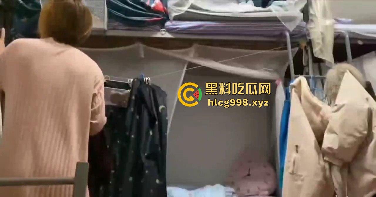 医学院男生强推护士女友！宿舍下铺激战，拉帘子被撕开继续干，女友哭喊没有套不行也没用！-7