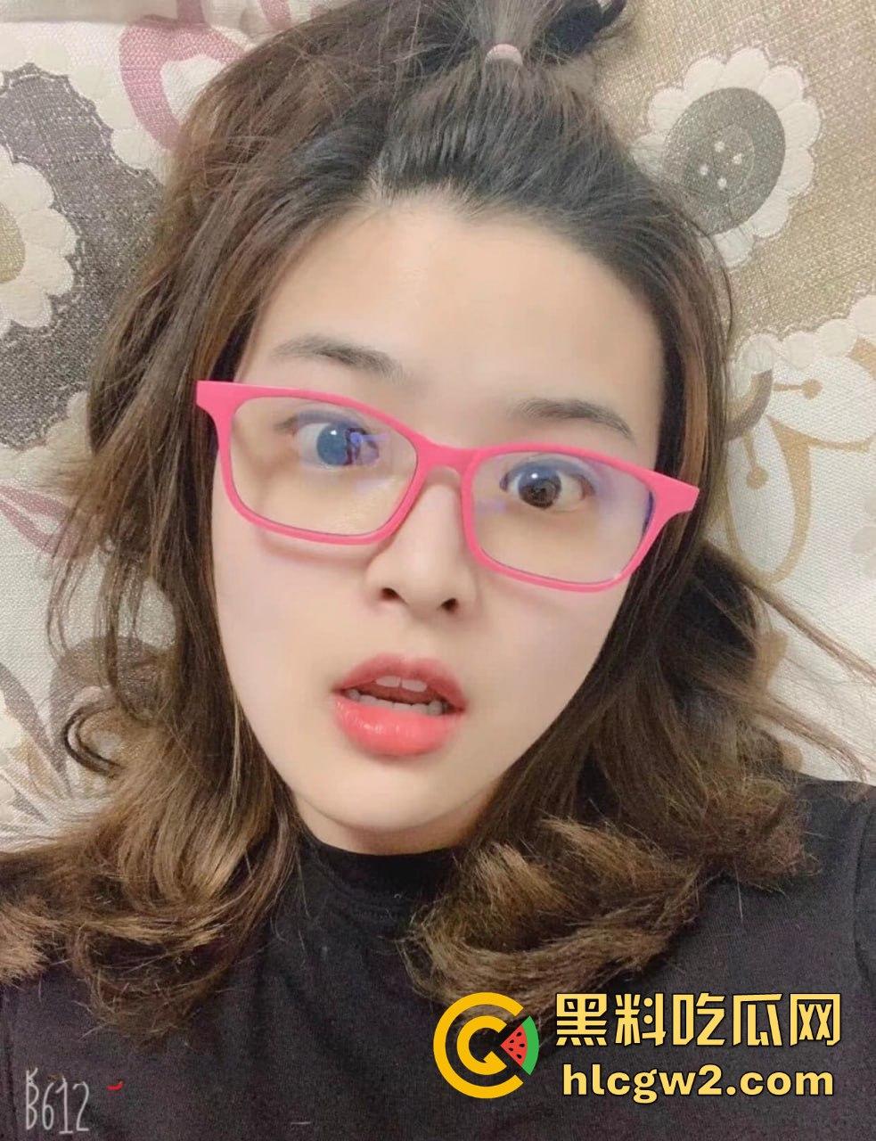 超级骚的人妻少妇【罗佳璐】和老公性爱自拍泄密流出 主动给大屌口交差点被射了一脸 独家流出！-2