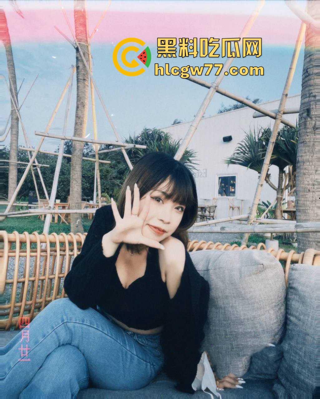 C罩杯短发大奶学生 被金主盯上花高价把她约出来 一顿深喉猛插 学生妹都给弄干呕了 这钱赚的真干净-1