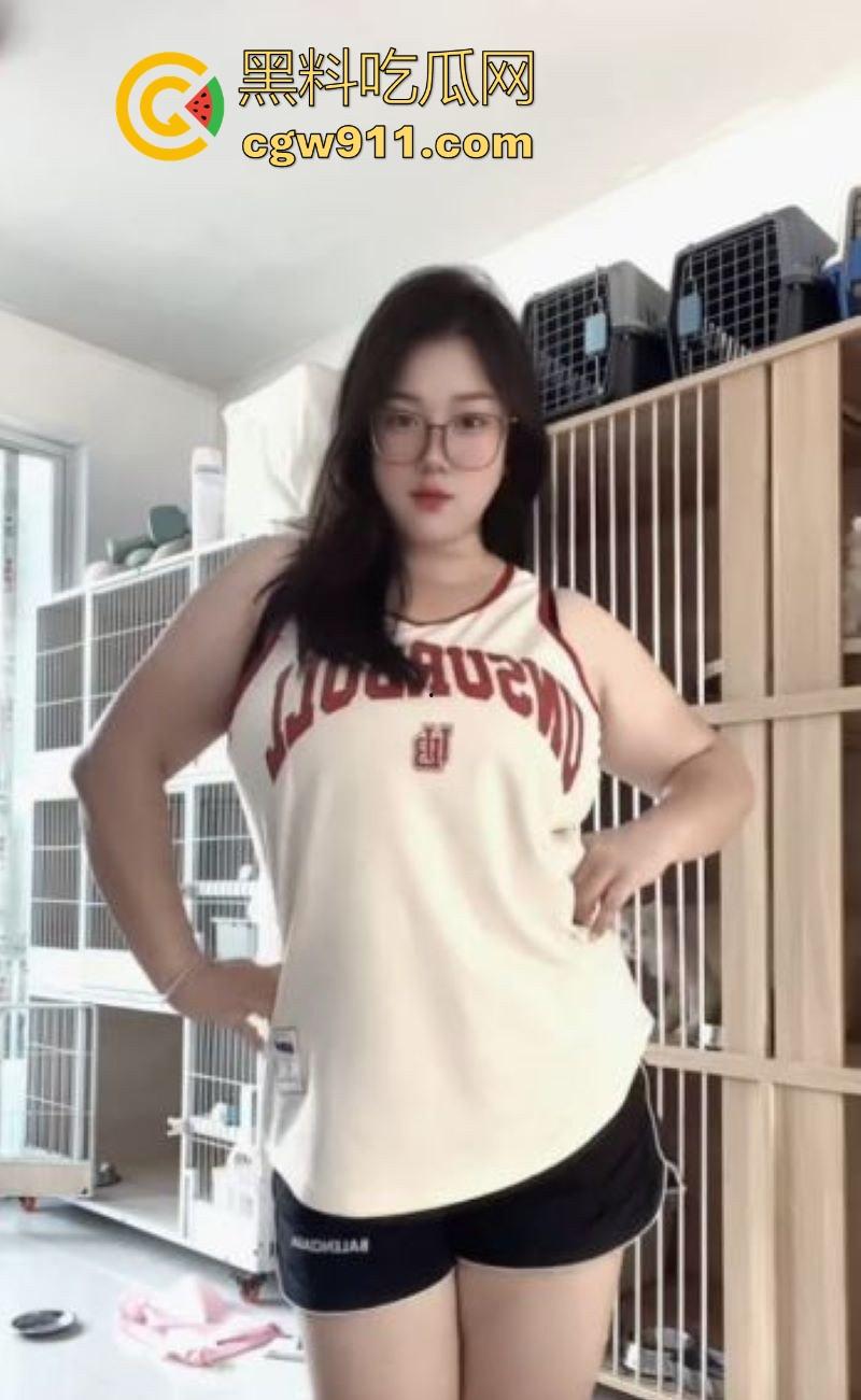 快手巨乳网红【波妞】私密私拍流出，微胖坦克吊钟乳肥臀，摇曳生姿骑乘，极品身材如视觉盛宴！-3