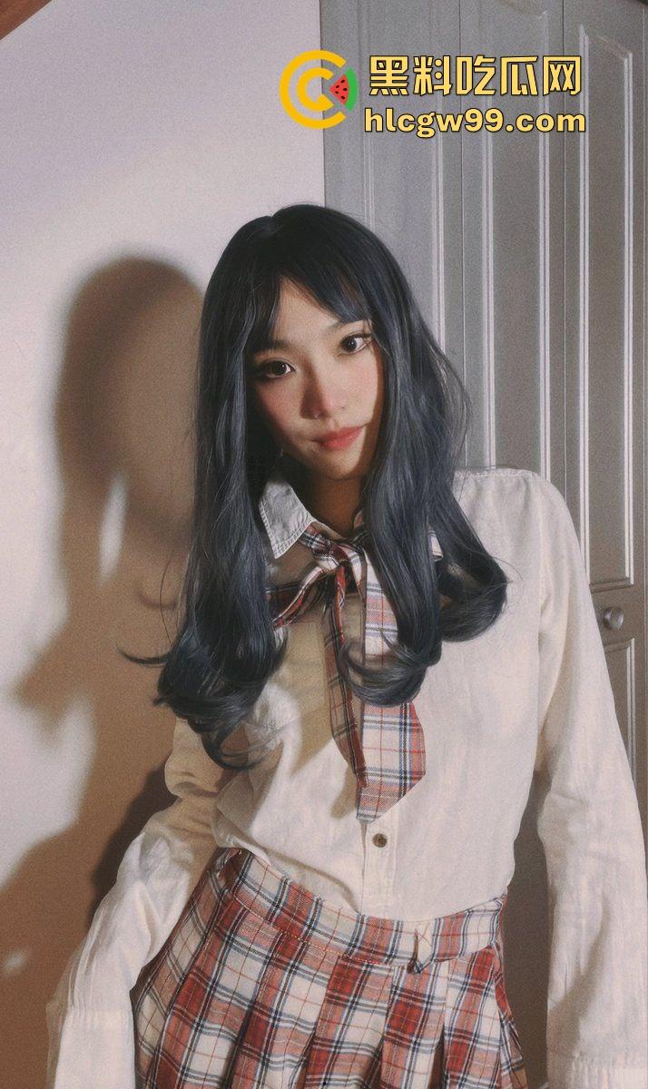 P站亚洲女王『刘悦』大战洋屌男友，开局带闺蜜双龙戏珠，丝足四脚齐上阵乱舞，这待遇堪比帝王级伺候！-1