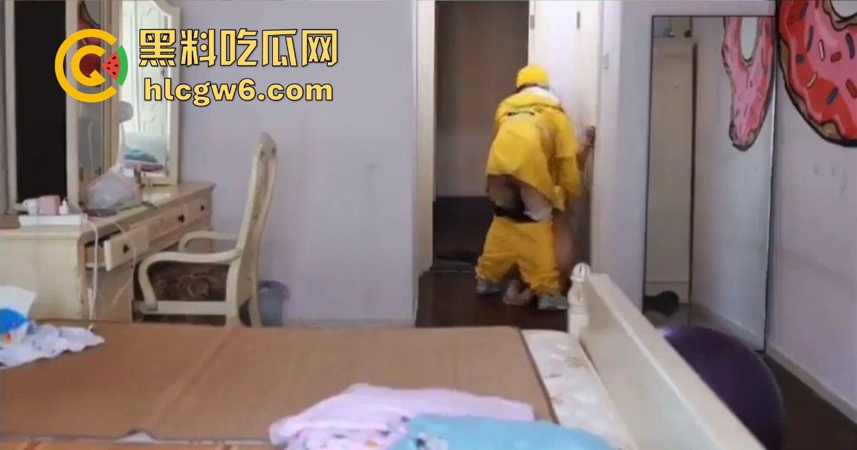 美团宣传片送炮小哥出新高度，剧情堪比三级片，男主日完逼拔屌无情跑得比外卖还快，裤子穿好全程不带犹豫！-4