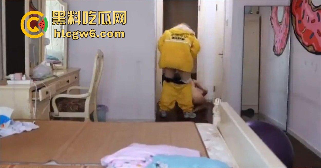 美团宣传片送炮小哥出新高度，剧情堪比三级片，男主日完逼拔屌无情跑得比外卖还快，裤子穿好全程不带犹豫！-10