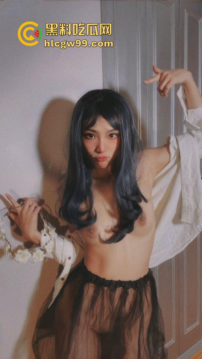 P站亚洲女王『刘悦』大战洋屌男友，开局带闺蜜双龙戏珠，丝足四脚齐上阵乱舞，这待遇堪比帝王级伺候！-7