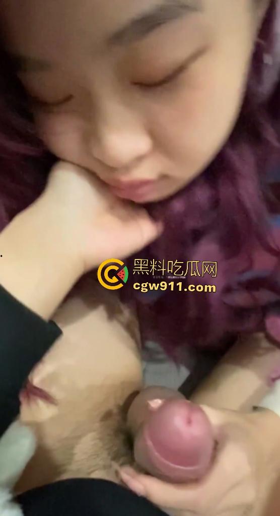 高颜值学妹看两次AV就学口交,震动棒玩不够,要男友指交潮吹,肥猪脸被扇仍浪叫“我要我要”!-4