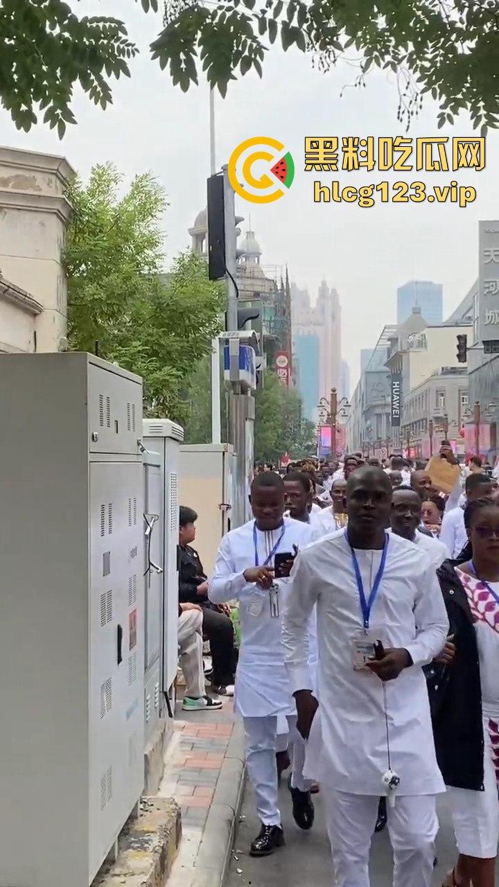 天津变黑人街？满大街全是黑哥们，非洲旅游团来考察，想当下一个广州？-4