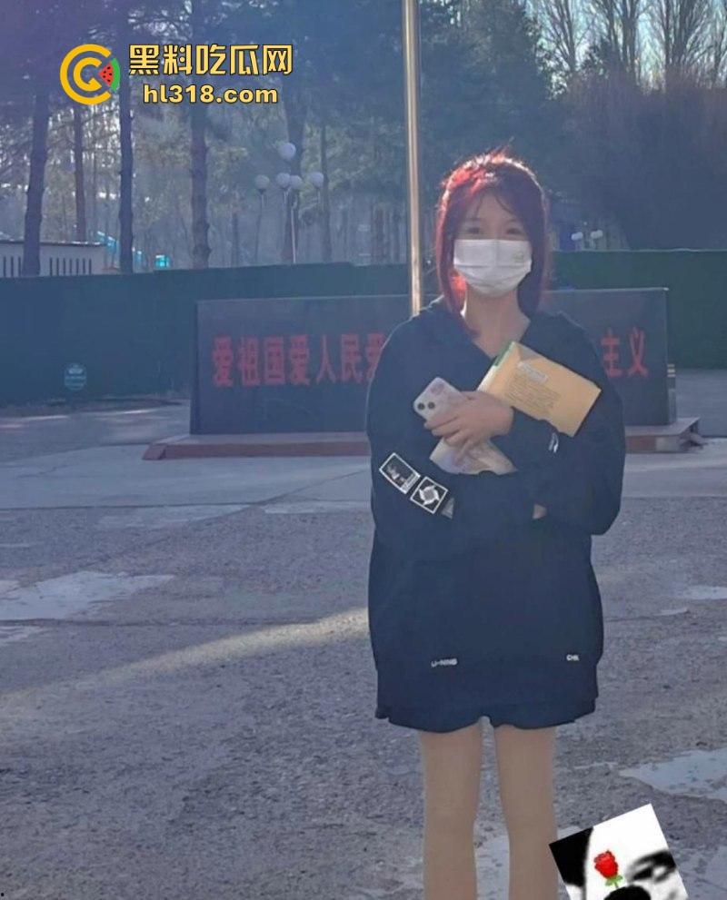 乖巧可爱学生妹还是遭黄毛得手，与小伙无套性爱露脸口交，我还是想不通！我到底是输在什么地方！-1