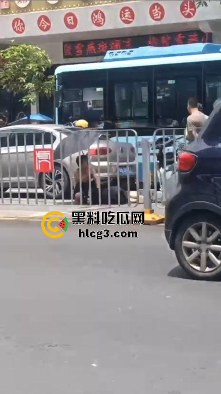 东莞虎门再现车祸！‘天道有轮回，苍天饶过谁‘女司机撞外卖小哥后不久，丈夫也在同地遭遇事故-8