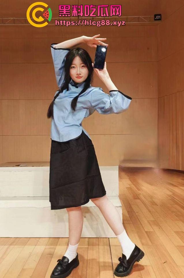 宁夏银川传媒骚婊『王思辉』网调露逼照撸爆鸡巴,寒假提双飞翻脸拉黑,母狗骚脸装纯还是真婊?-2