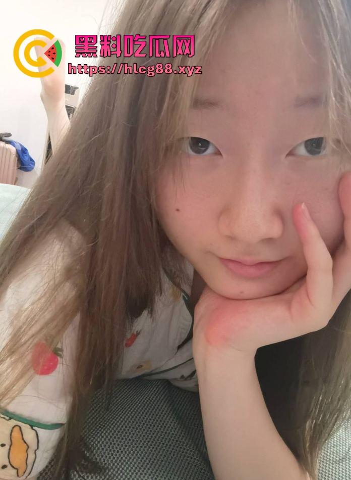 宁夏银川传媒骚婊『王思辉』网调露逼照撸爆鸡巴,寒假提双飞翻脸拉黑,母狗骚脸装纯还是真婊?-3