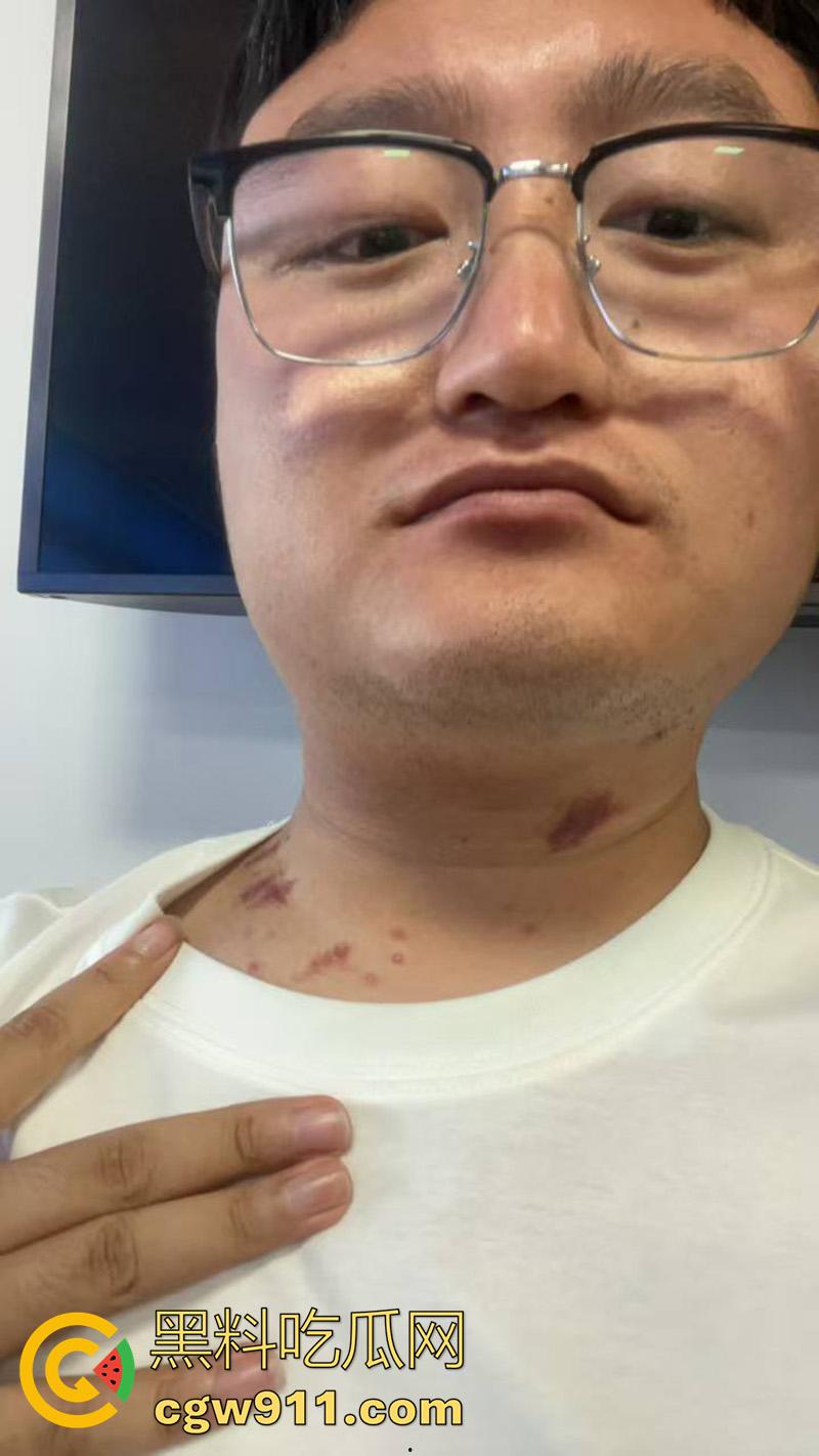 沈阳建筑大学研究生【左一飞】,恋母变态男,跟宿管阿姨谈恋爱,和50多岁大姨乱搞,都可以当你妈妈了!-5