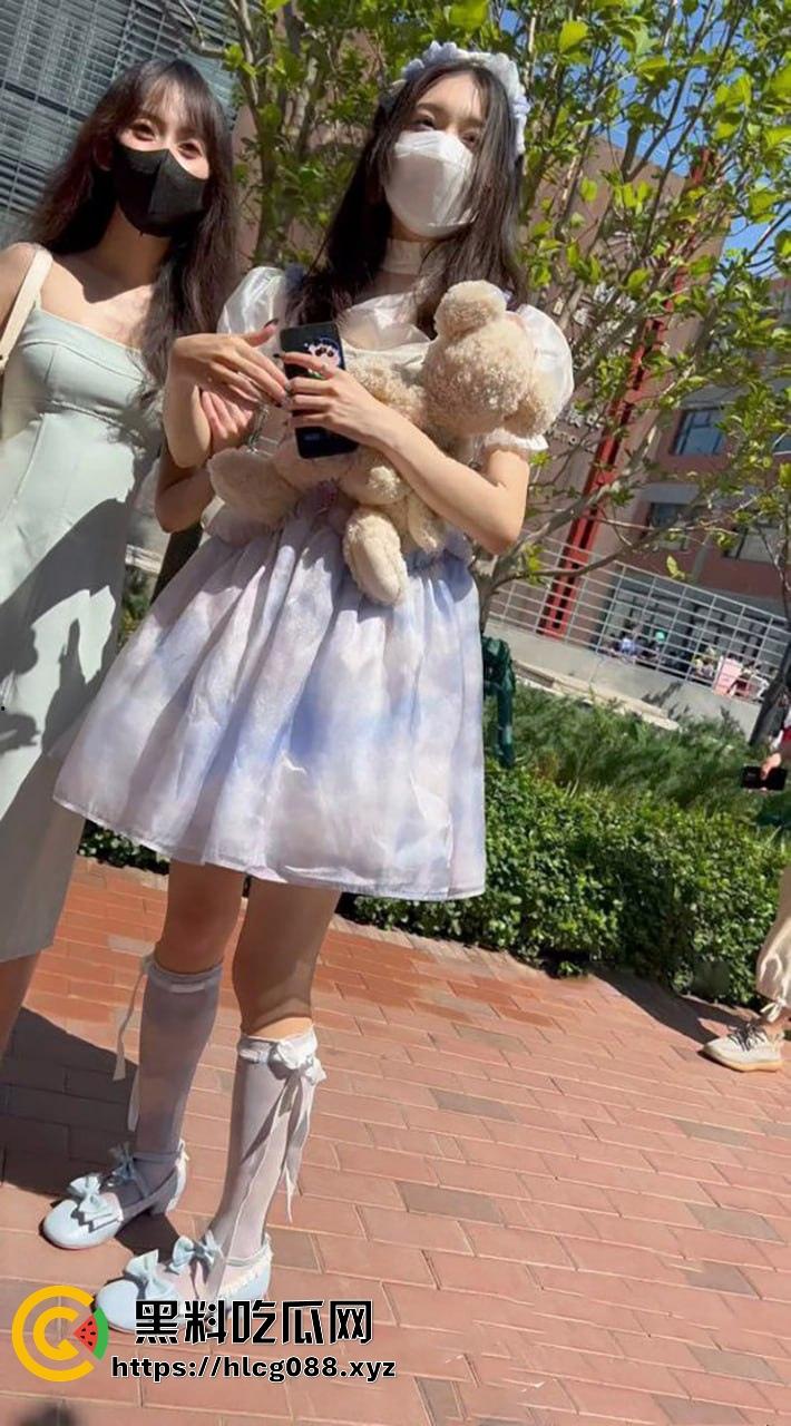 漫展捡漏极品洛丽塔嫩逼白虎妹曝光,粉穴嫩得能拧水,大哥操完显摆全网,舔狗直接气炸!-2