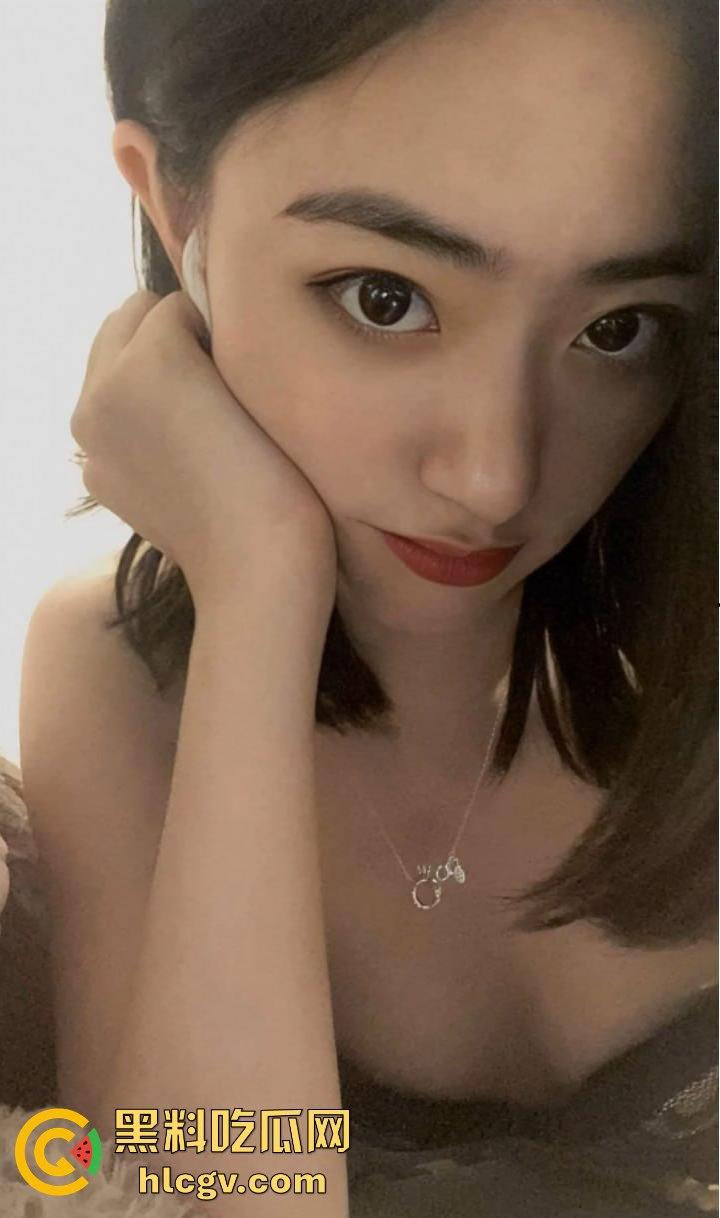 河北经贸大学经济管理学院超高颜值女神【徐琳琳】网传被调教成骚母狗!清纯口交到视频挑逗!-8