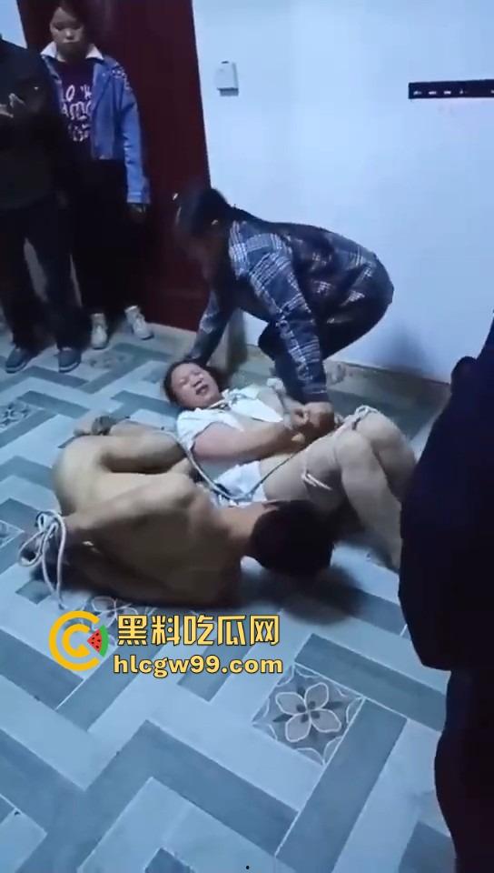 广西捉奸牛逼炸裂,抓奸直接把人绑一起,这是要浸猪笼还是咋滴?这骚操作真是绝了!-5