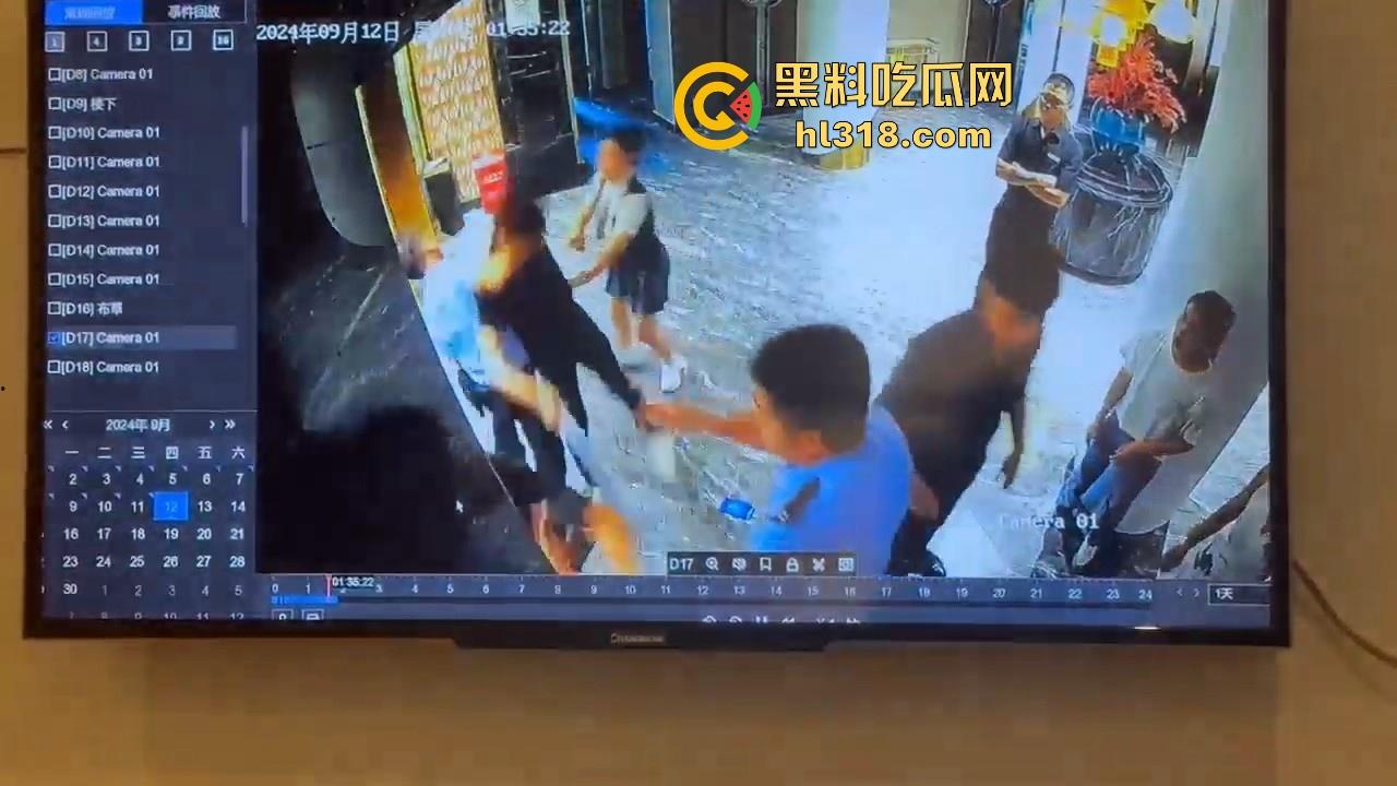 不是哥们这么勇的吗？黑龙江精神小伙当着警察的面打人，警察都懵逼了，这么嚣张的吗！-4