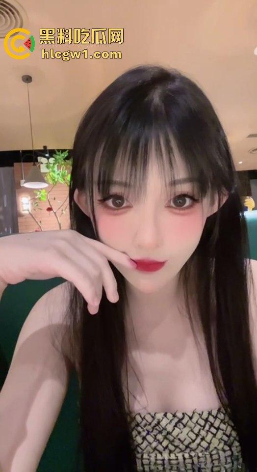 瓜友爆料广州商务饭局的头号骚货『姜安琪』!表面高冷,撒钱贴你身上送逼,干到她腿软还叫爸爸!-1