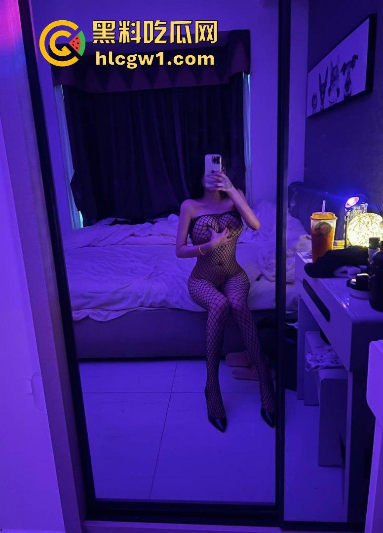 瓜友爆料广州商务饭局的头号骚货『姜安琪』!表面高冷,撒钱贴你身上送逼,干到她腿软还叫爸爸!-15