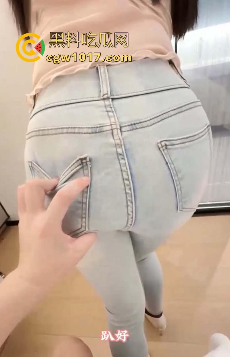 忽悠自己亲姐姐开房，蒙上姐姐眼睛中途换人偷操，全程无套内射，射完无缝衔接继续操，玩的就是心跳！-2