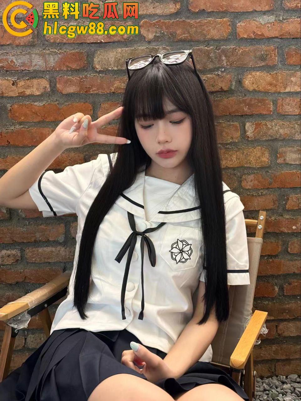 西安培华技术学院『韩粱妮』电竞房开干，闺蜜OB拍摄，双人鸡战激情四射，三人战就差她一起上了！-4