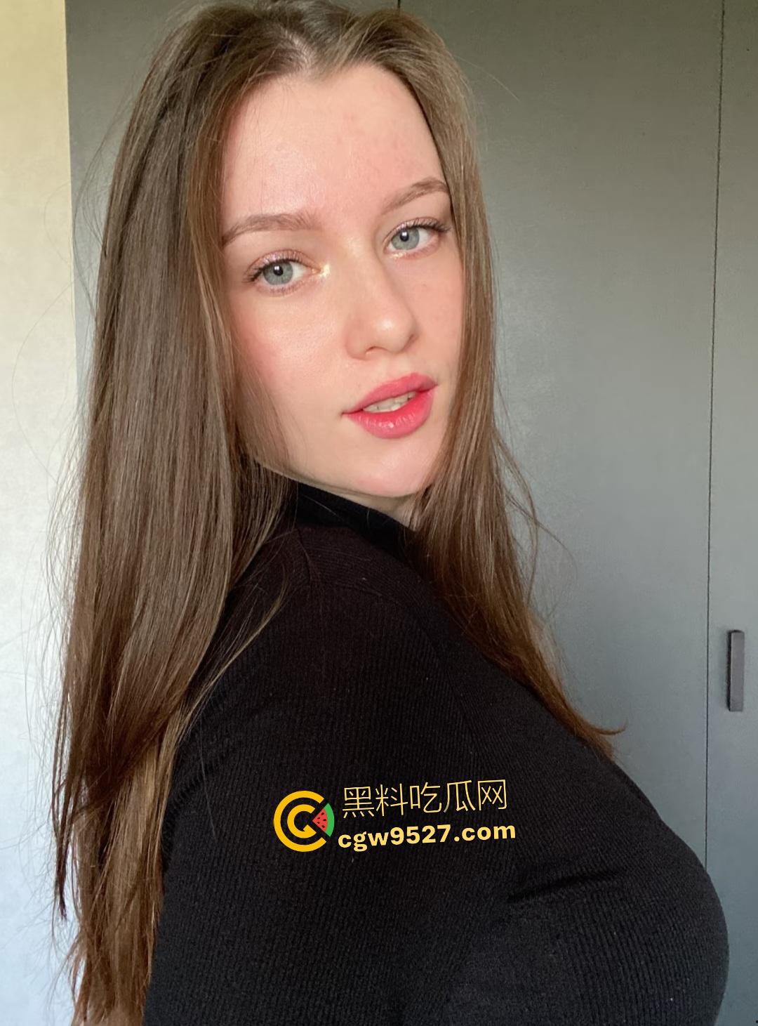 法国女子与白拉布拉多兽交，带面具口交狗屌，被红色的香肠后入内射，估计狗子早已对主人垂涎三尺了吧？-1