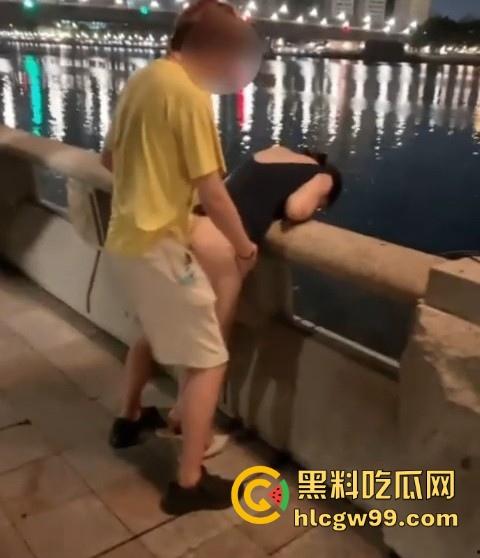 绿帽届天花板！【宇宙的琴弦】让同学在广州塔操自己的老婆，一边后入一边欣赏小蛮腰夜景，内容炸裂！-2