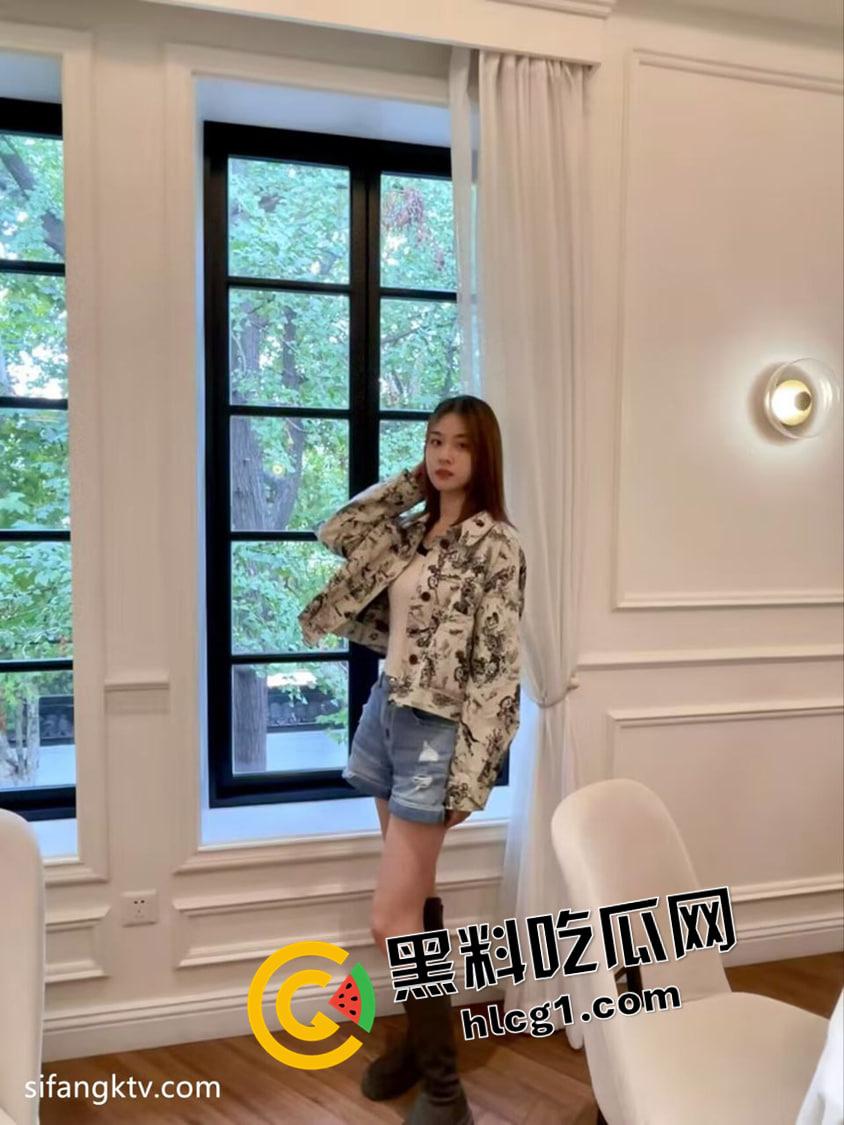 上美高颜值学姐 气质与风骚并存 情人节送花就能打炮 呻吟叫声爽撸 私密偷拍流出-5