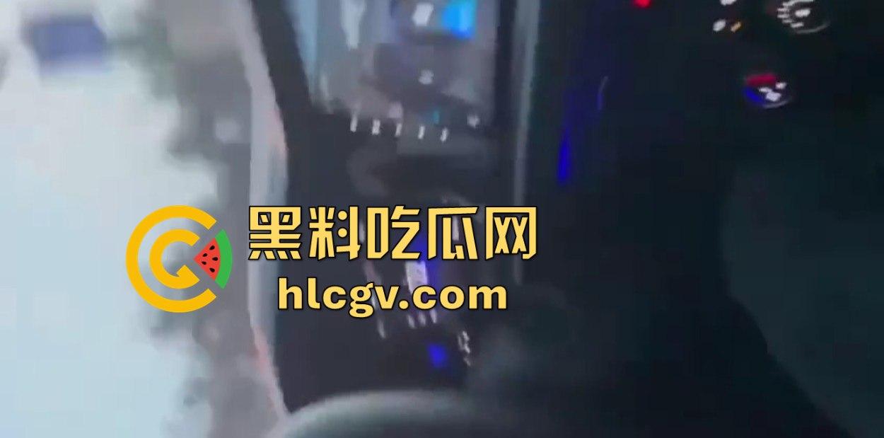 带妹飙到212码，大众车毁人亡！精神小伙翻车直播秒变吃席现场，欢迎瓜友围观！-9