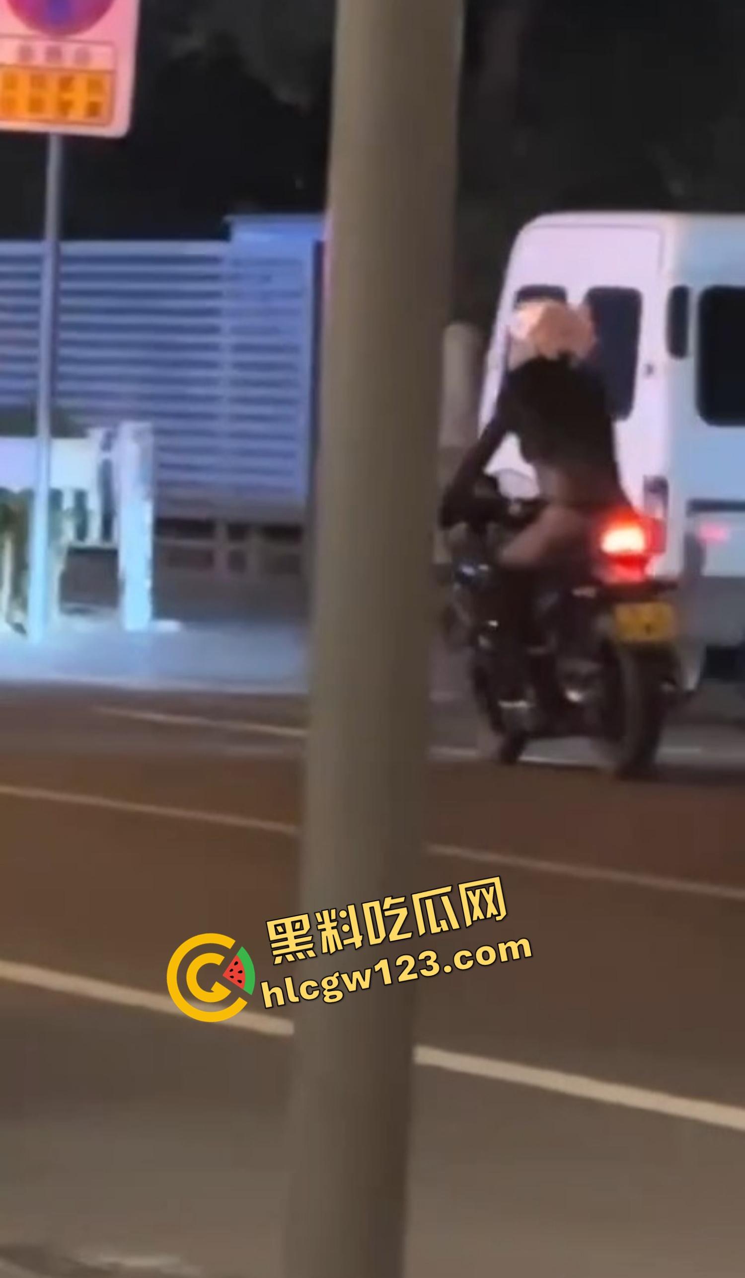 午夜飙车逼味四溢！山东黑丝女骑丁字裤上阵，翘臀弹震惊路人，骑友含泪冲刺鸡巴立正尾随！-5