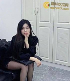 宁夏银川长腿美女【郝丹】，身材火辣性感，白丝美腿女仆制服，沙发无套轻操慢插嫩穴，全程娇喘连连 ！-4