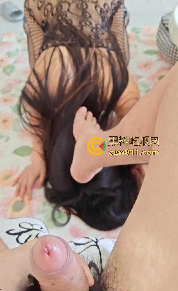 海角乱伦！疯狂调教骚逼嫂子，穿上开档黑丝玩捆绑调教，强绑口塞失禁放尿，被小叔子暴操内射！-8