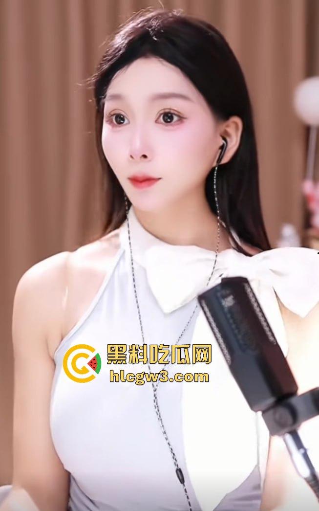 抖音骚气女网红『肉蛋战车』和『际遇』直播PK惩罚尺度爆炸 骚舞不够直接露奶露逼,真为流量拼到脱裤子!-8