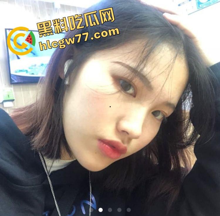 舔技封神『菜利瑜』私拍流出爆红，甜妹跪舔深喉变公共肉嘴，装乖现实舔J舔到射三次！-1