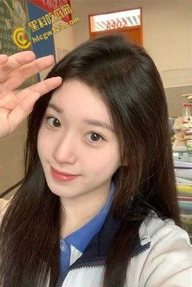 巴中00后嫩妹【陈佳钰】出轨男友，小穴紧紧裹住大屌,没想到还是个处女 !-4