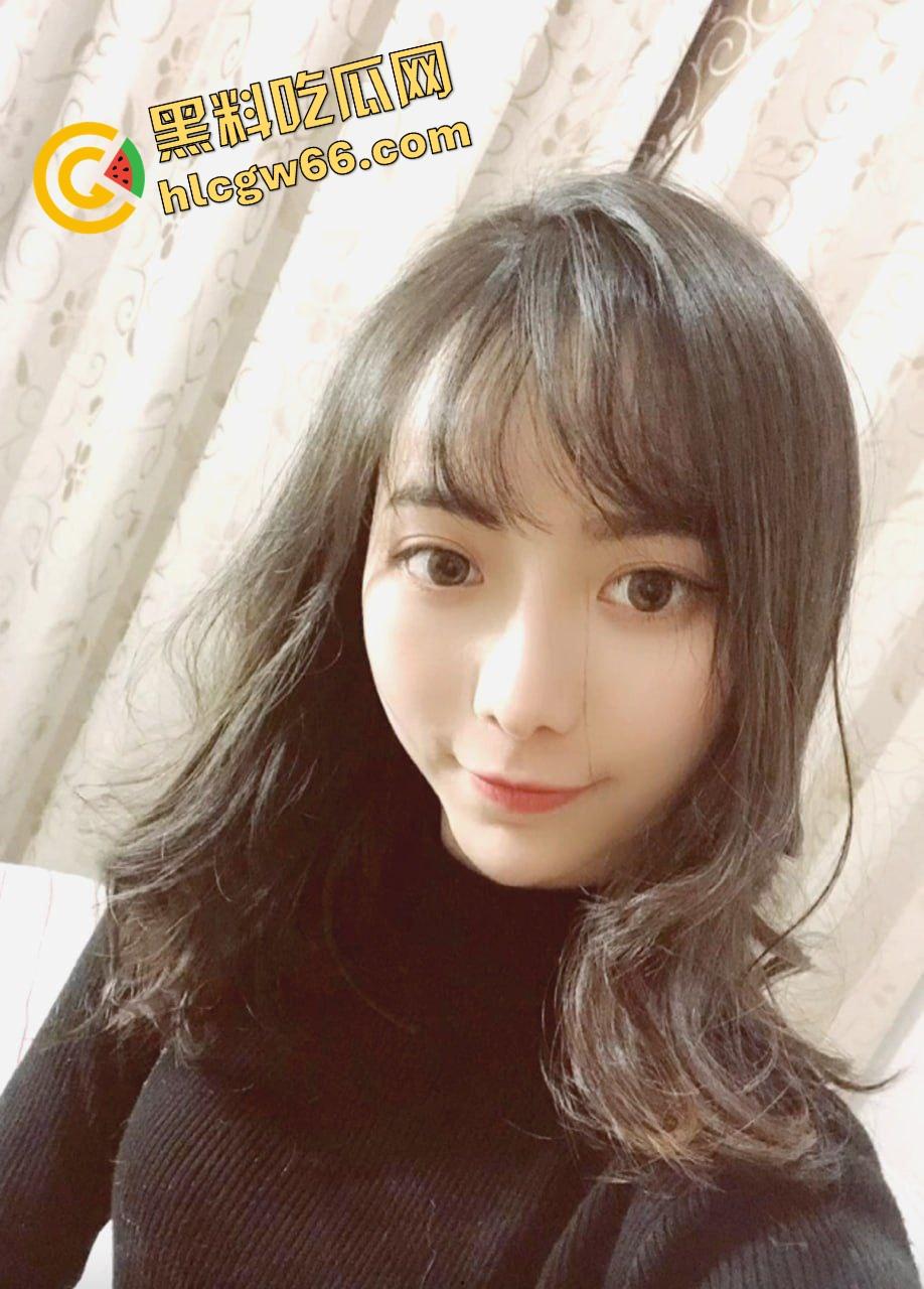 江西极品前台【林蒨】清纯脸蛋骚体质，洗完澡小穴乌得发紫，这骚逼摆明是被大鸡巴开过光！-1