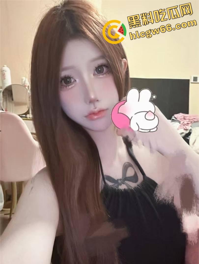 抖音【蔡小葵】大尺度视频全裸扭奶、侧卧骚动比女优还会摆，私发男友却流出全网爆操级片段！-3