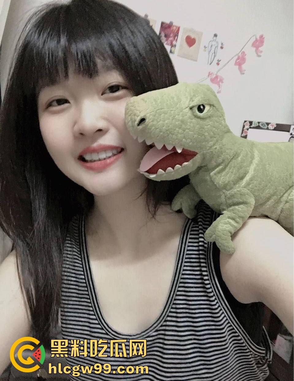 广东江门技校BBW骚母狗【区淑欣】36D巨乳先天骚母狗圣体实锤，各种情趣套装露出，高潮喷到腿软！-1