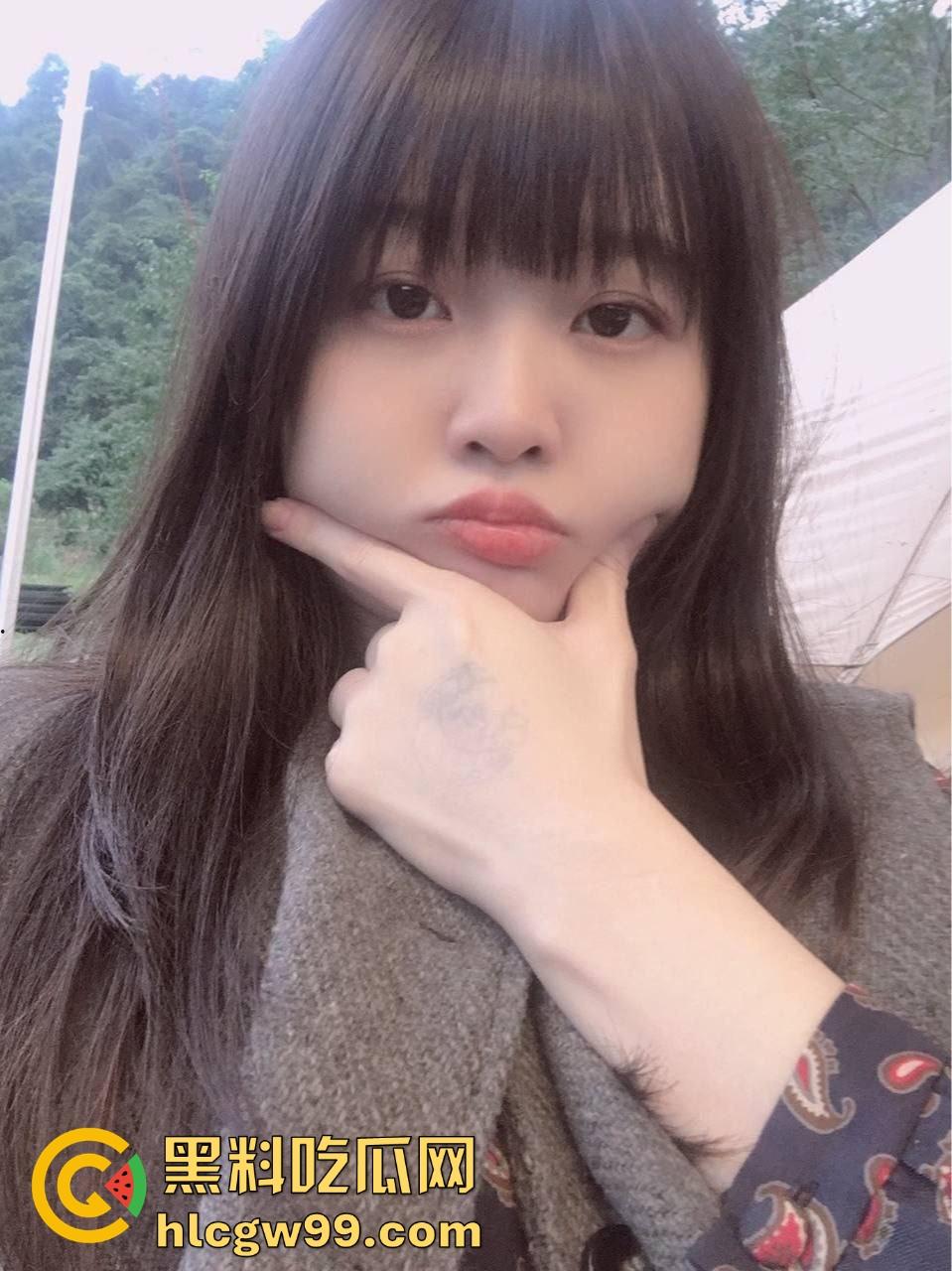 广东江门技校BBW骚母狗【区淑欣】36D巨乳先天骚母狗圣体实锤，各种情趣套装露出，高潮喷到腿软！-4